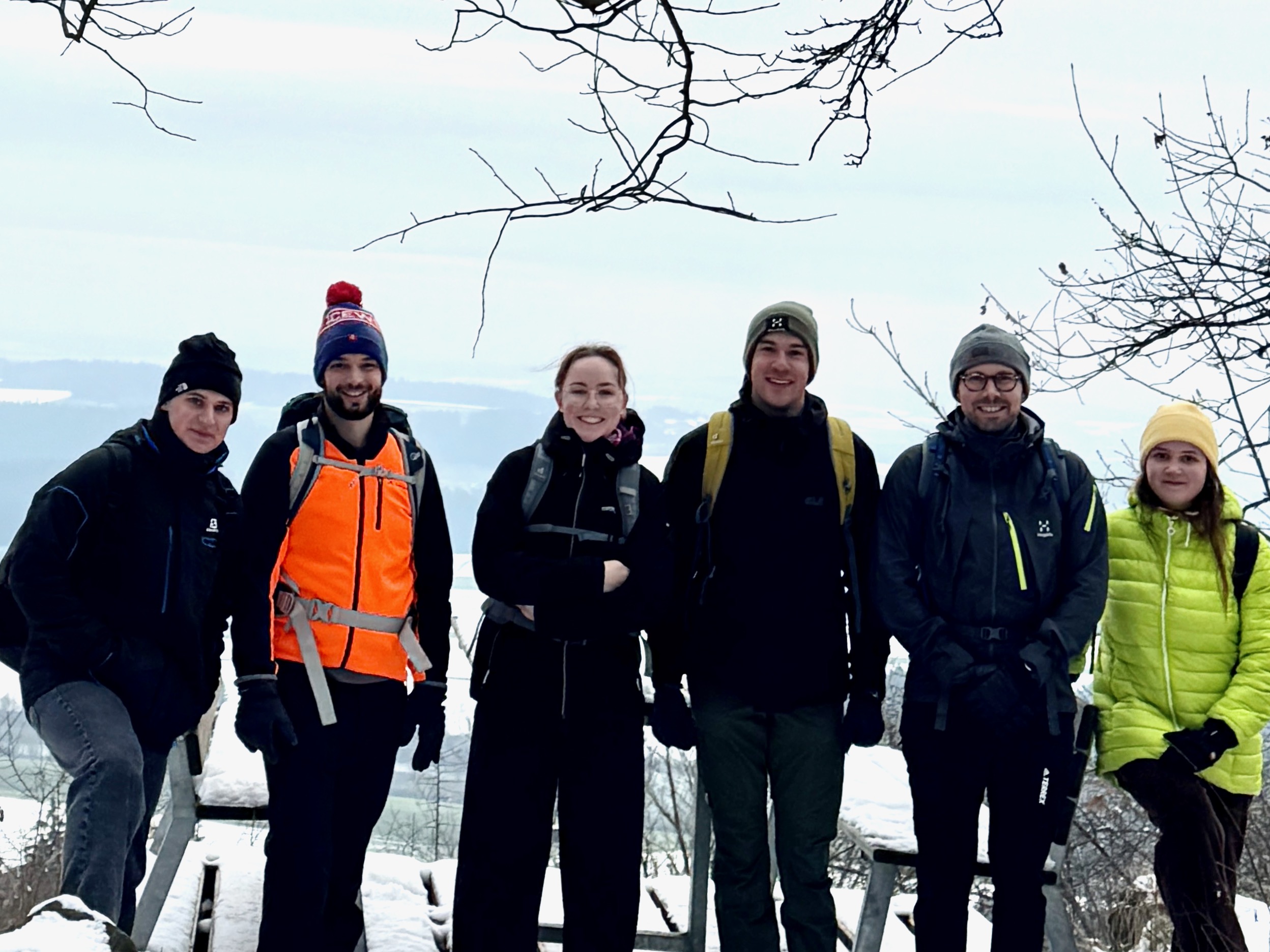Foto des Lehrstuhlteams auf dem Rauhen Kulm 2025