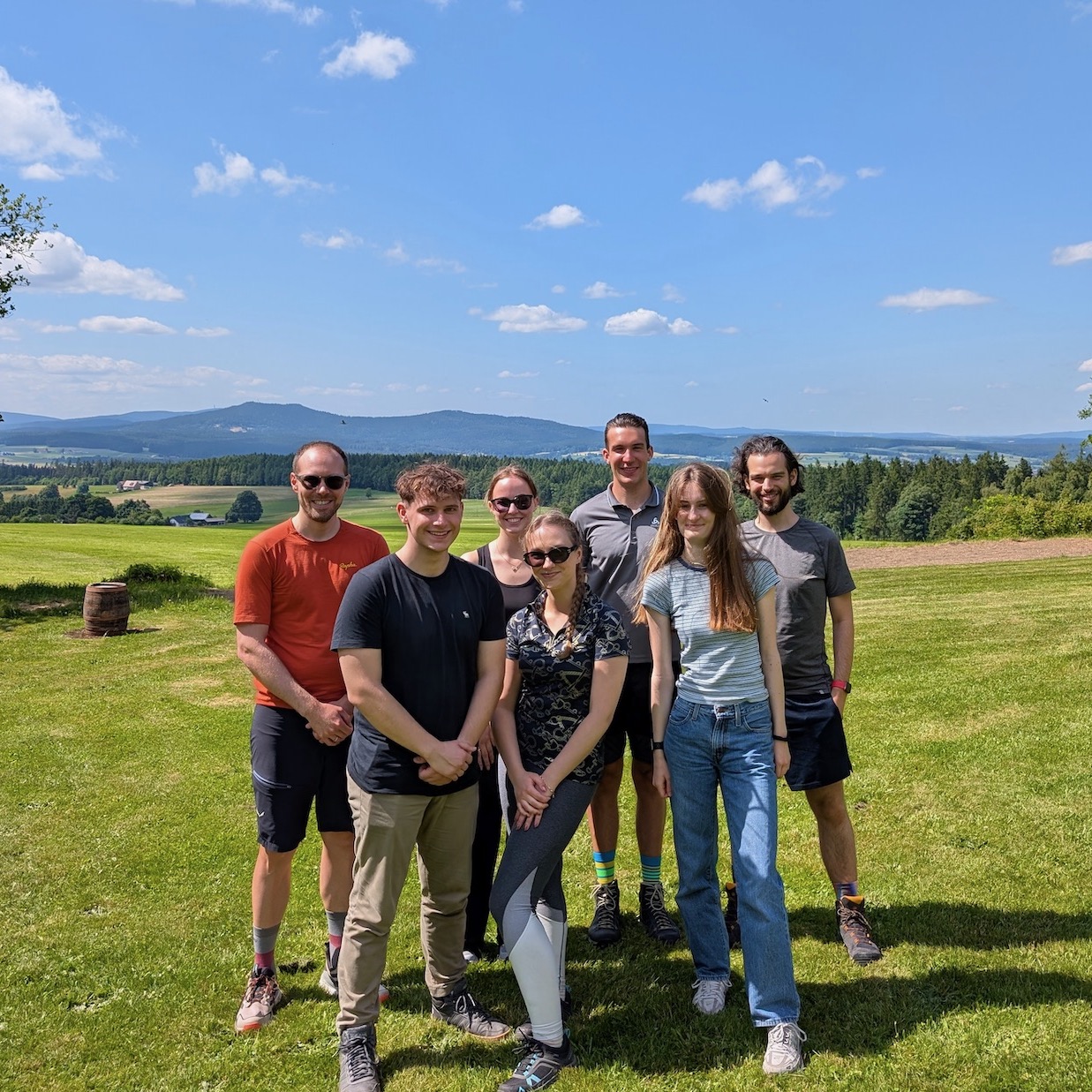 Foto des Lehrstuhlteams im Steinwald 2025